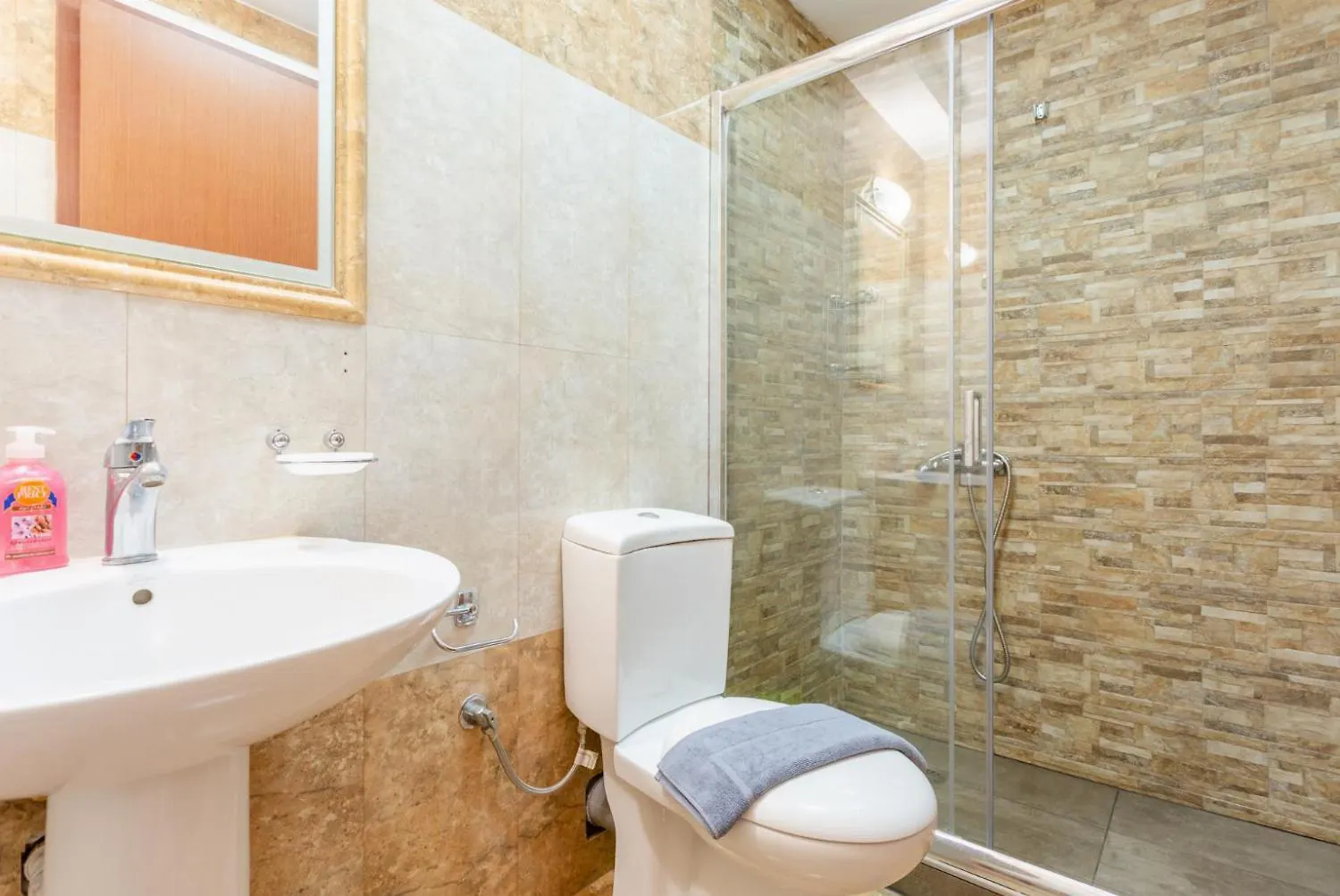 Neria Villas Collection Aptera 0*,